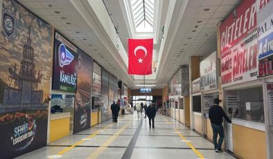 Yazıhanelerin yarısı kapandı: Otobüs terminalini tenhalaştırdı